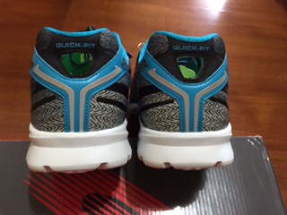 開箱----第一雙SKECHERS GO RUN4