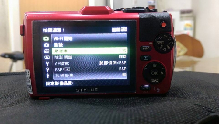 [開箱] 人生第一台數位相機 Olympus TG-4 入手!!!