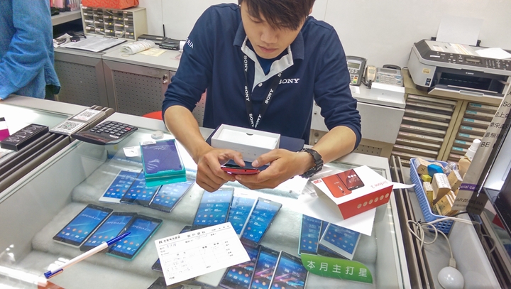 ASUS Zenfone2 4GB版本，CP值高的沒天理，人手一支不寂寞