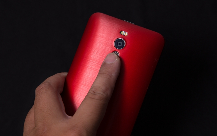ASUS Zenfone2 4GB版本，CP值高的沒天理，人手一支不寂寞