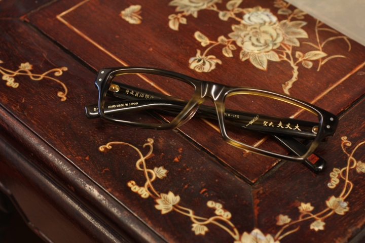 驚豔！角矢甚治郎作手工眼鏡 破天荒台灣府城【武聖大丈夫】150本限定版
