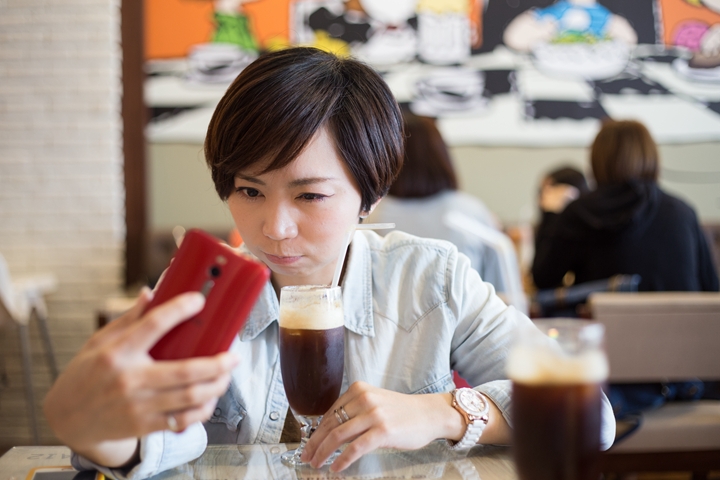 ASUS Zenfone2 4GB版本，CP值高的沒天理，人手一支不寂寞