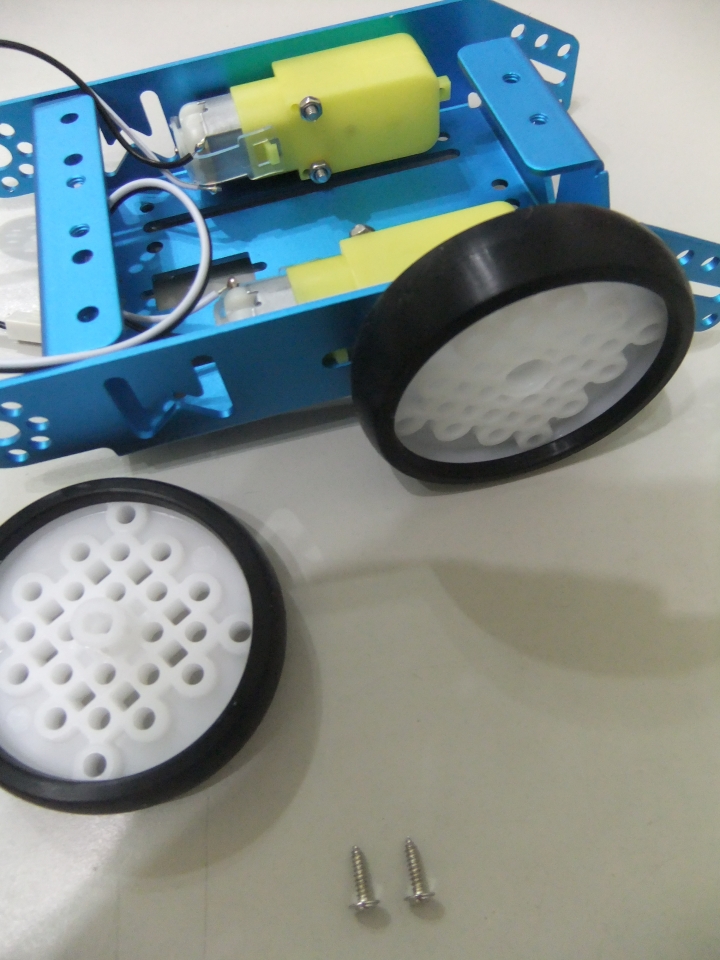 超萌的機器人 mBot 開箱及簡報介紹