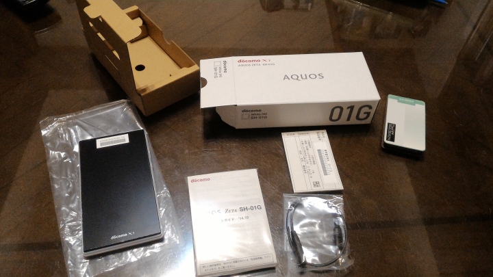 402SH 跟 SH-01G 好難選 - 就決定SH-01G吧 - 手機終於到了