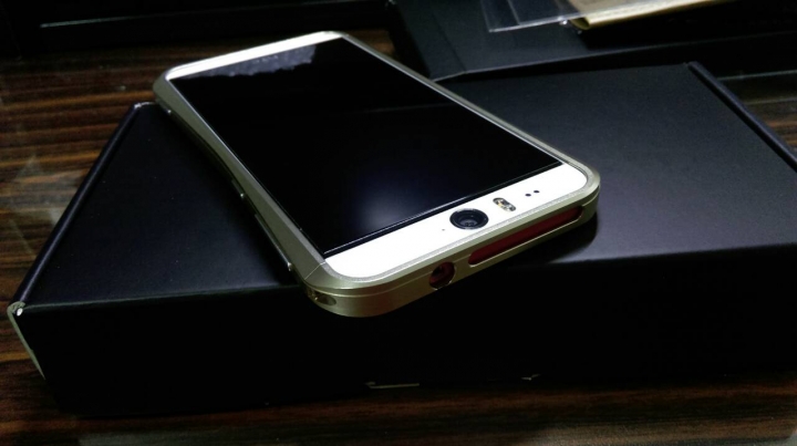 HTC Desire EYE DEVILCASE 惡魔鋁合金保護框 (金色) 開箱