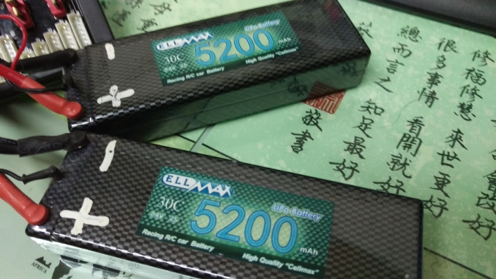 請教遙控汽車的如何充電  謝謝!