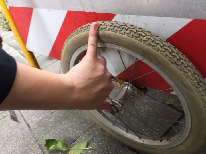富錦街連清潔車都很美～（16吋全白外胎到底哪裡找啊！）