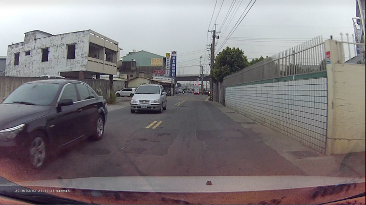 『求申訴管道』騎車像在騎馬 每天過馬路都很驚險