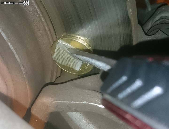 汽車煞車皮厚度問題請教 （已更換，更新在46樓，並有新舊來令片厚度供參考）