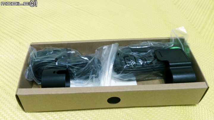[開箱]Cowon AW2 小巧，前鏡+後鏡個別1080P!...