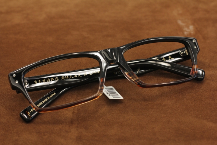 驚豔！角矢甚治郎作手工眼鏡 破天荒台灣府城【武聖大丈夫】150本限定版