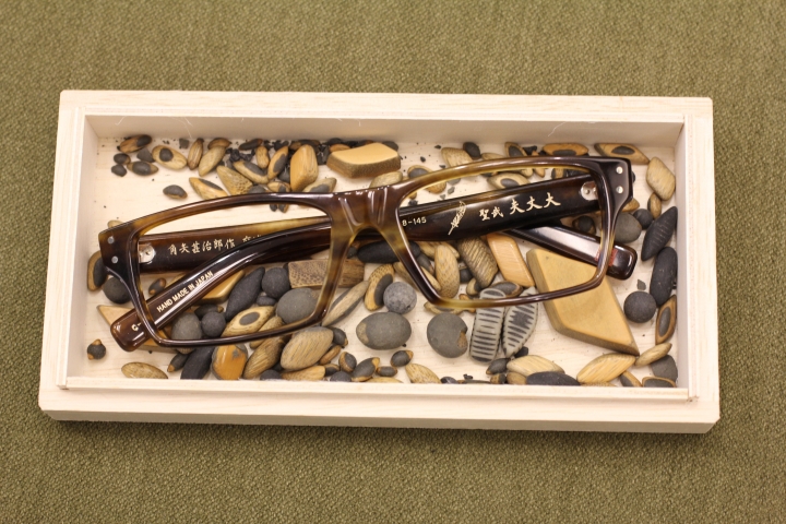 驚豔！角矢甚治郎作手工眼鏡 破天荒台灣府城【武聖大丈夫】150本限定版