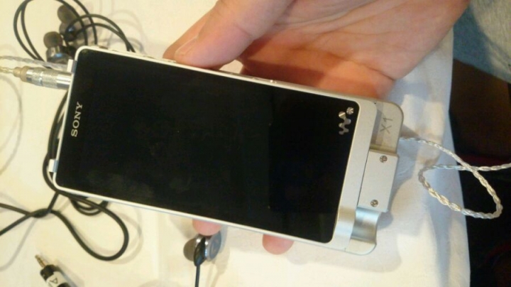 ZX1出了新玩具 非SONY出產
