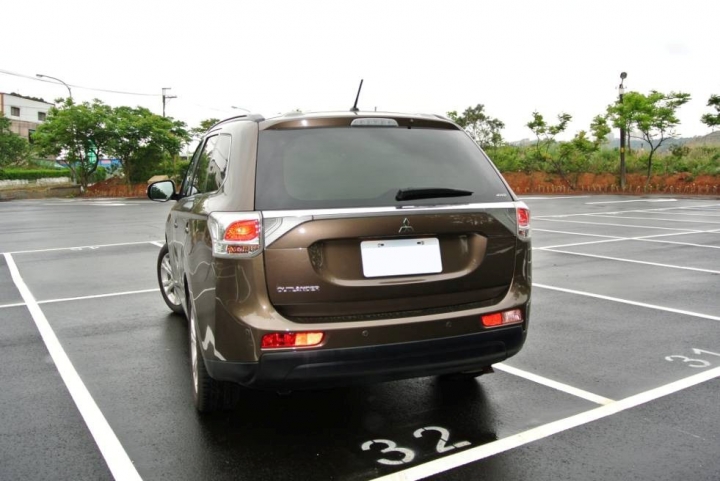 第一次買休旅車，換我來開箱OUTLANDER 7人座尊榮型