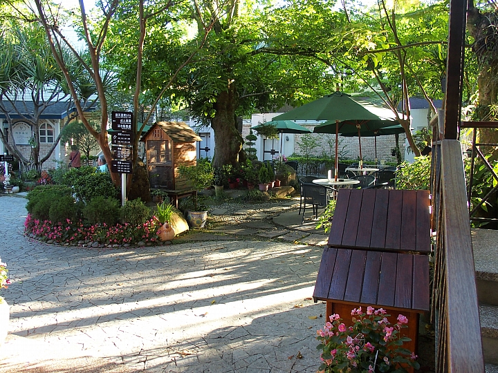 春天去，夏天也去，享受山城般的悠閒在關仔嶺景大渡假莊園。