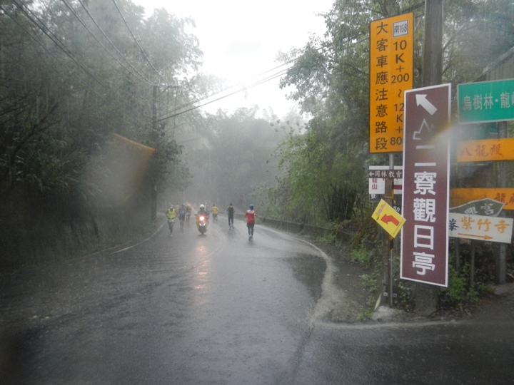 難忘「濕背秀」的一馬--阿勃勒花季馬拉松