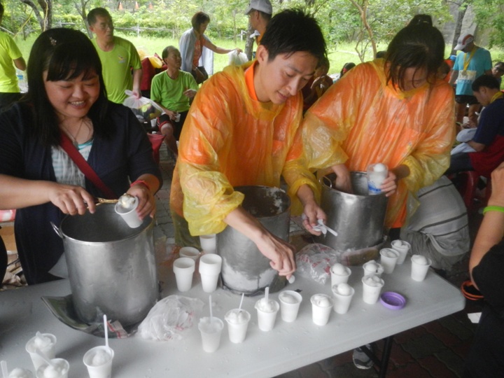難忘「濕背秀」的一馬--阿勃勒花季馬拉松
