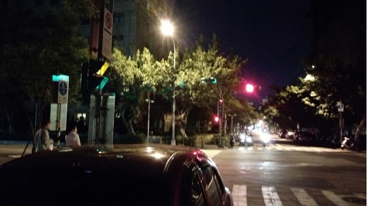 HTC E9+ 夜拍效果不錯