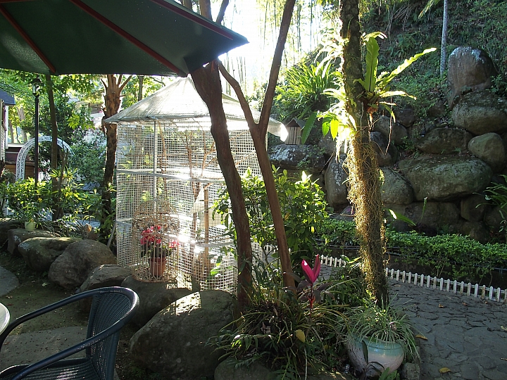 春天去，夏天也去，享受山城般的悠閒在關仔嶺景大渡假莊園。