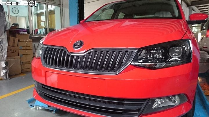 終於等到我看車。Fabia 鬥牛紅