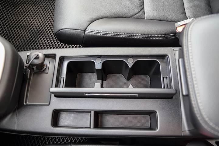 【簡單開箱】2015 HONDA CR-V 2.4VTi-S 開箱_新增1000km保養及油耗分享