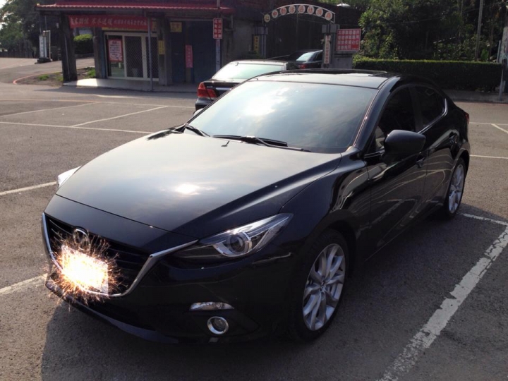2015 All New Mazda3 頂級黑色4門 簡易開箱(圖)