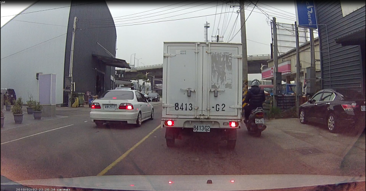 『求申訴管道』騎車像在騎馬 每天過馬路都很驚險