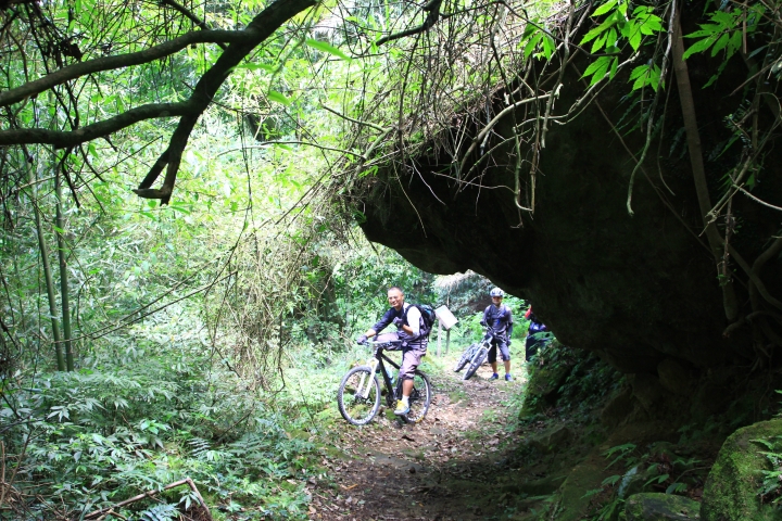 嘉南雲峰下豐山石盤谷單車O型環線