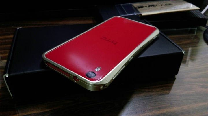 HTC Desire EYE DEVILCASE 惡魔鋁合金保護框 (金色) 開箱