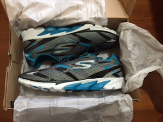 開箱----第一雙SKECHERS GO RUN4