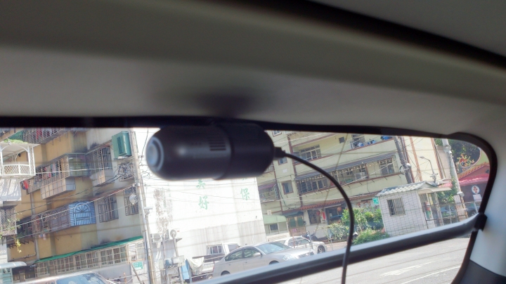 [開箱]Cowon AW2 小巧，前鏡+後鏡個別1080P!...