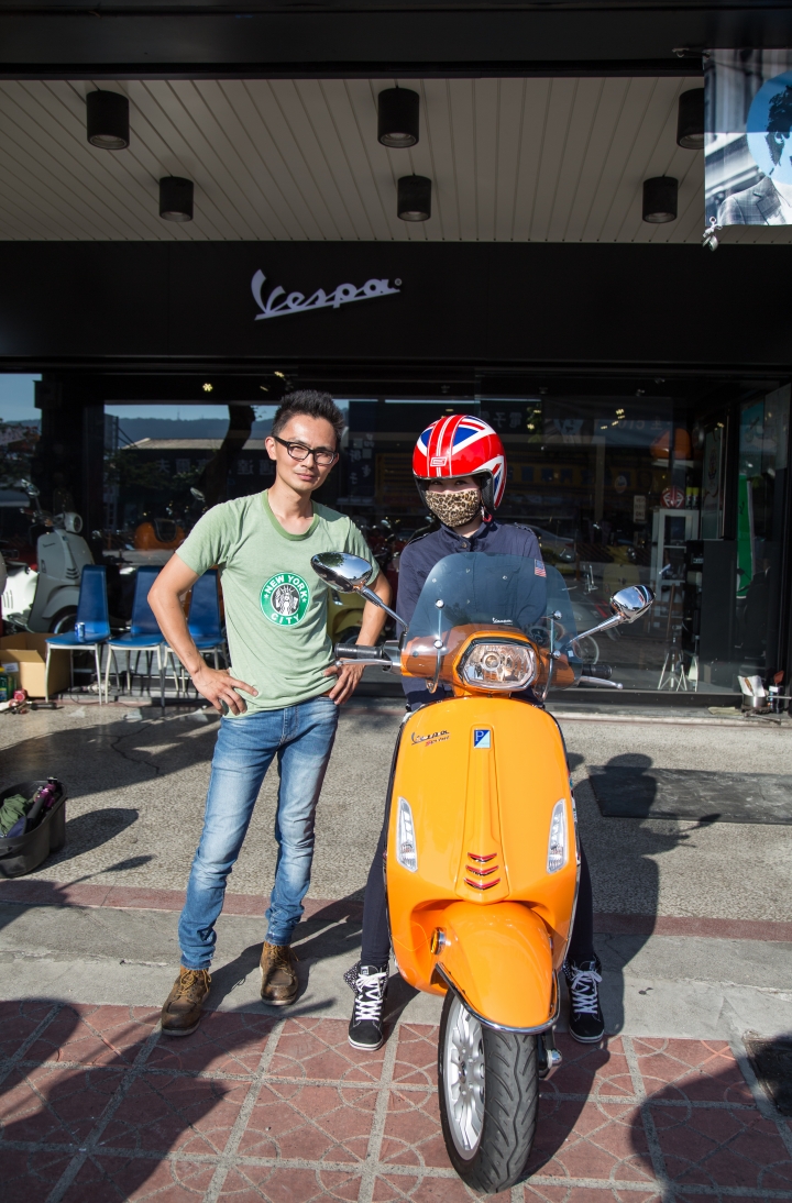 Vespa Sprint 125 女友的小夢想，外加懶人洗車的好幫手，6H石英結晶鍍膜一次搞定