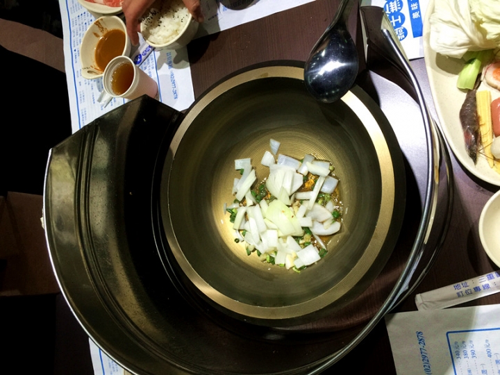 新北市 三重 鍋士無雙石頭火鍋 香噴噴會勾人