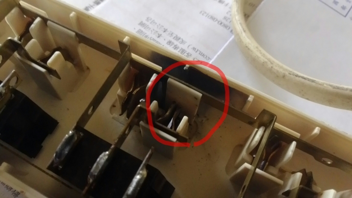 [分享] 你曾經看過您家裡的延長線炸掉嗎?