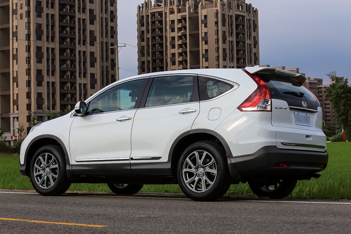 【簡單開箱】2015 HONDA CR-V 2.4VTi-S 開箱_新增1000km保養及油耗分享