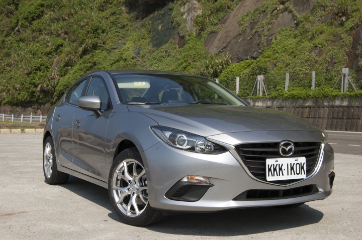 2015 Mazda3 豪華版 4D 銀色開箱
