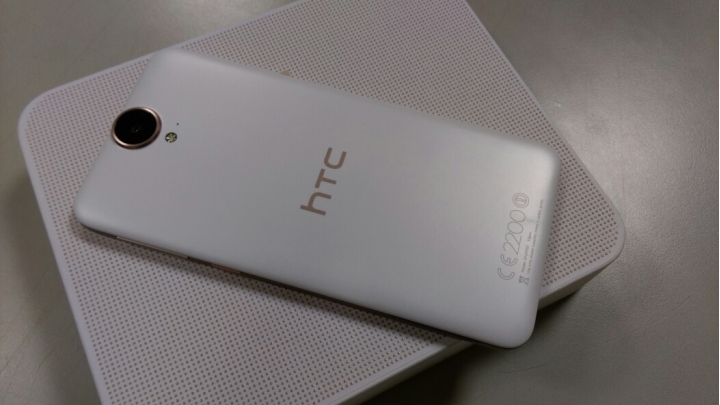 hTC One E9+ 白小開  ....
