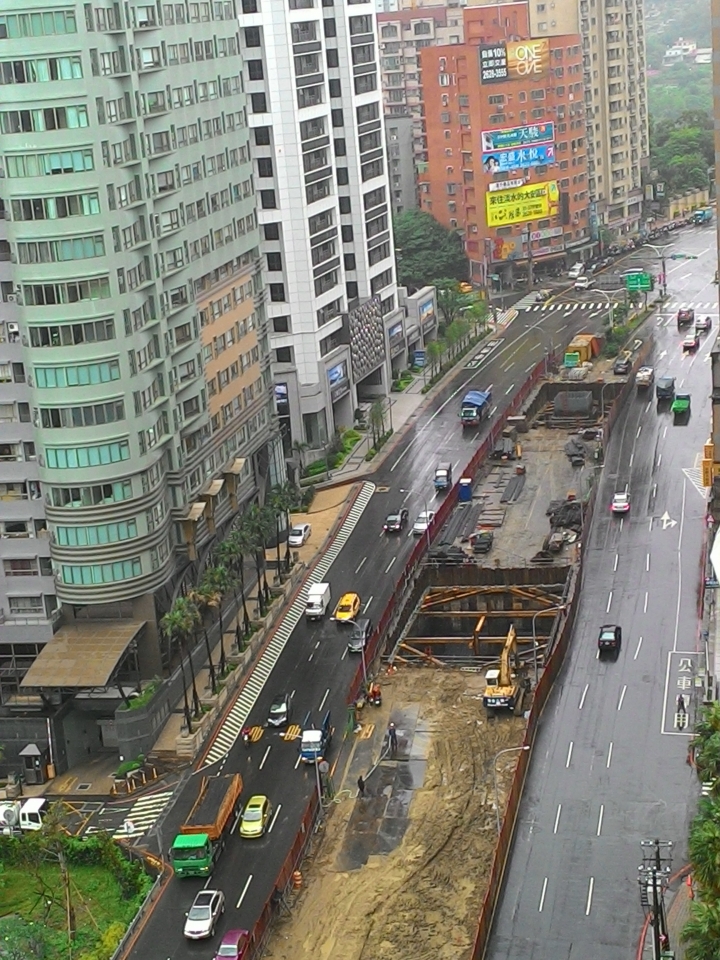 [2015.9.17 照片更新] 淡金路(登輝大道) 輕軌工程進度