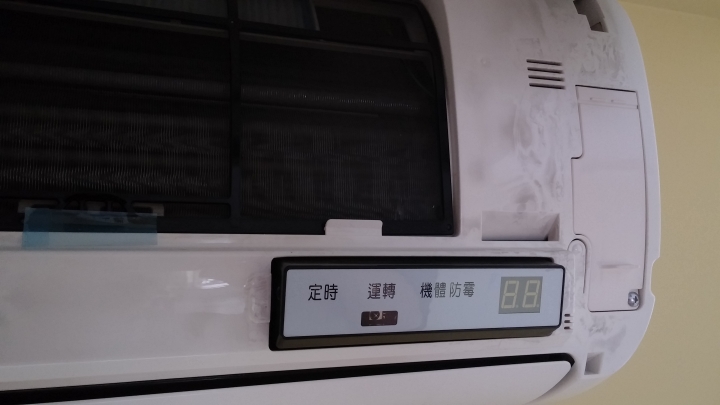 請問日立冷氣這樣正常嗎