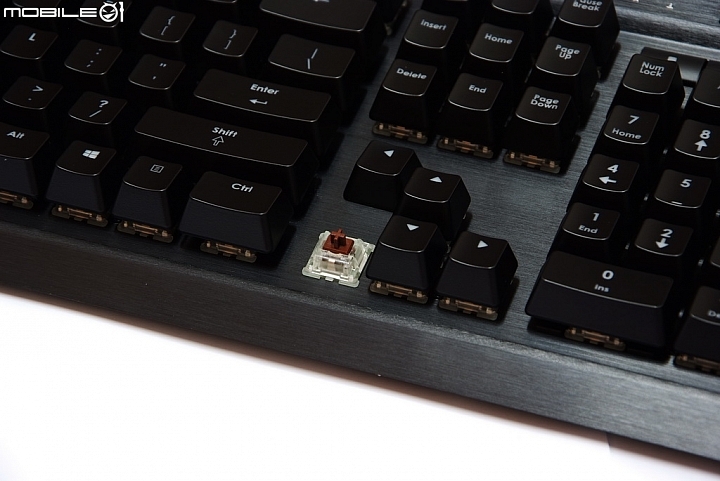 質感與外型兼具之CORSAIR電競鍵盤 - K70 RGB紅茶雙軸分享