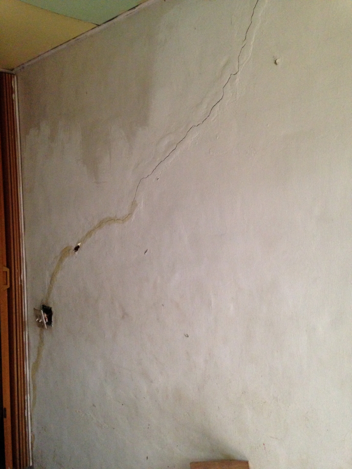 【DIY】翻修一間屋齡比自己還老的房屋《05/03更新》(現在打算全部整理好再分享！謝謝！)