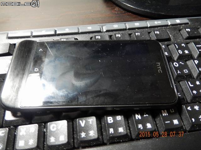 626充電中閃紅燈是對的嗎電池還有70趴以上