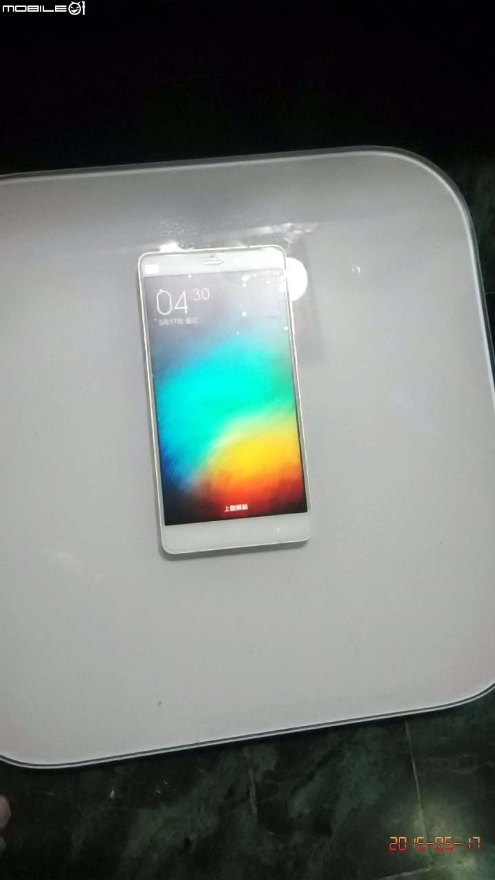 小米note頂配版，台湾首部開箱照。