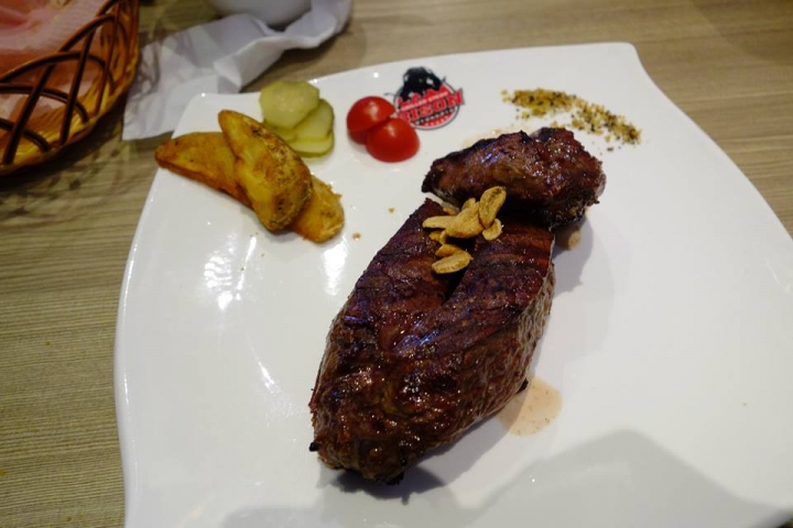 [餐廳](中壢)靠近中壢高中的Bison牛排館