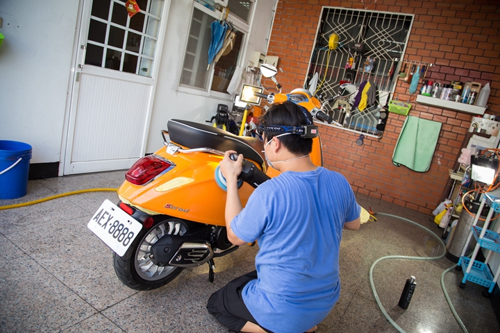 Vespa Sprint 125 女友的小夢想，外加懶人洗車的好幫手，6H石英結晶鍍膜一次搞定