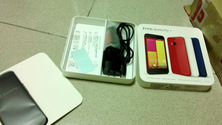 HTC butterfly 2之我的藍蝶~[開箱]