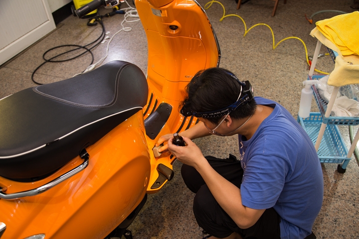 Vespa Sprint 125 女友的小夢想，外加懶人洗車的好幫手，6H石英結晶鍍膜一次搞定