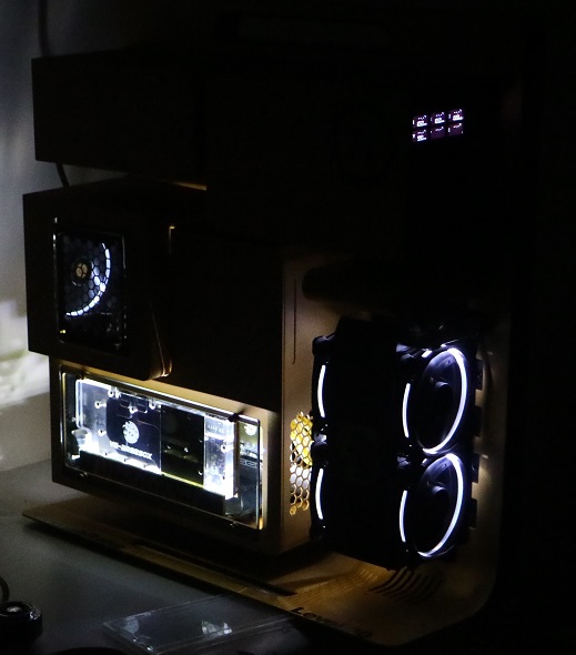 [MOD]Thermaltake - Level 10(黑金)