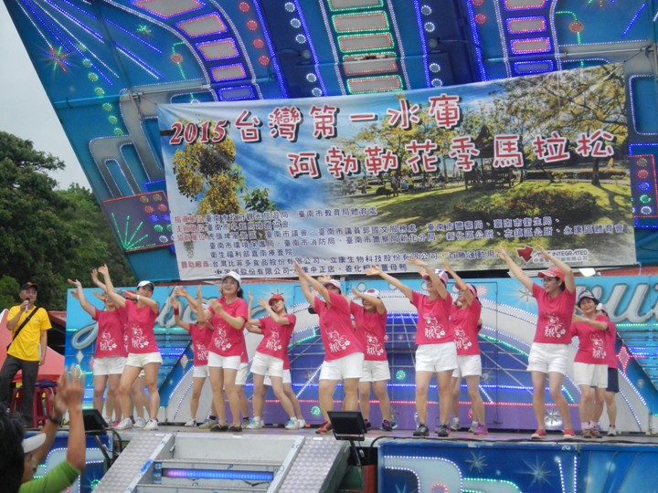 難忘「濕背秀」的一馬--阿勃勒花季馬拉松