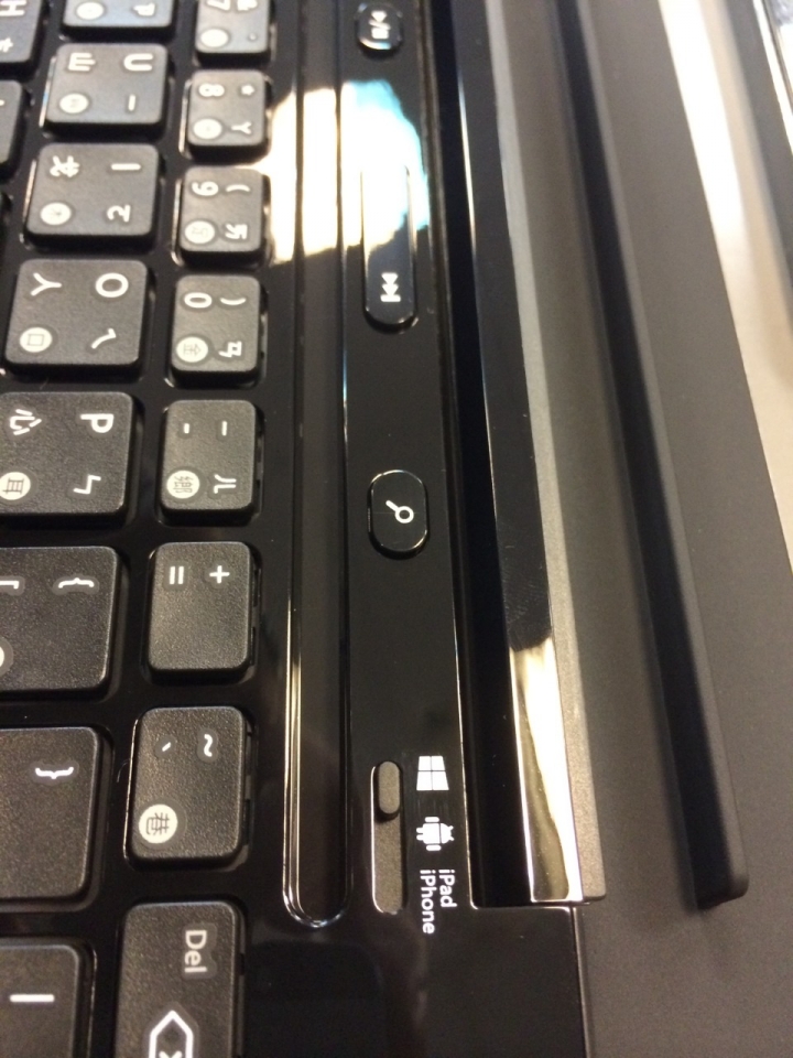 【微軟】Universal Mobile Keyboard『行動裝置專屬』通用型鍵盤開箱